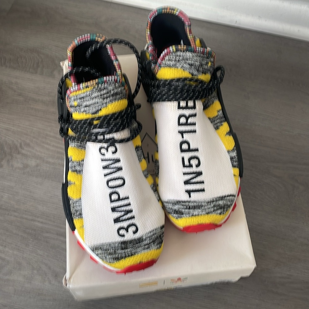 Pharrell black yellow white nmd men’s 8 green shoe strings included